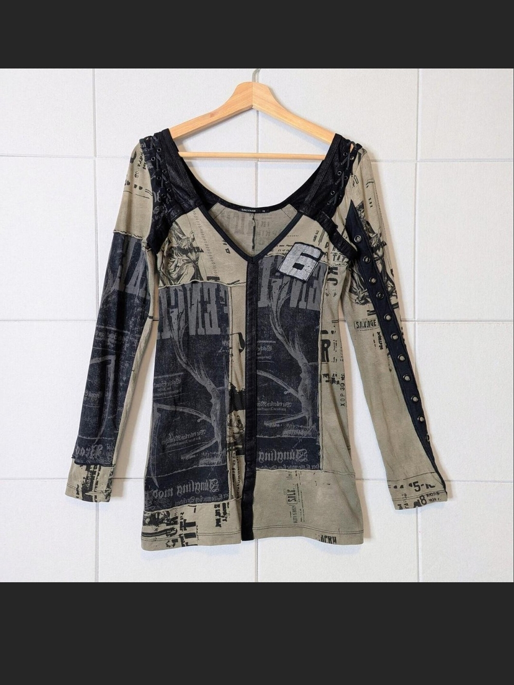 SALVAGE Rare Long Sleeve Graphic Scoop Neck Top. M runs Smaller